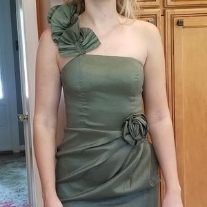 Romeo & Juliet Couture Olive Green Dress Size Sce